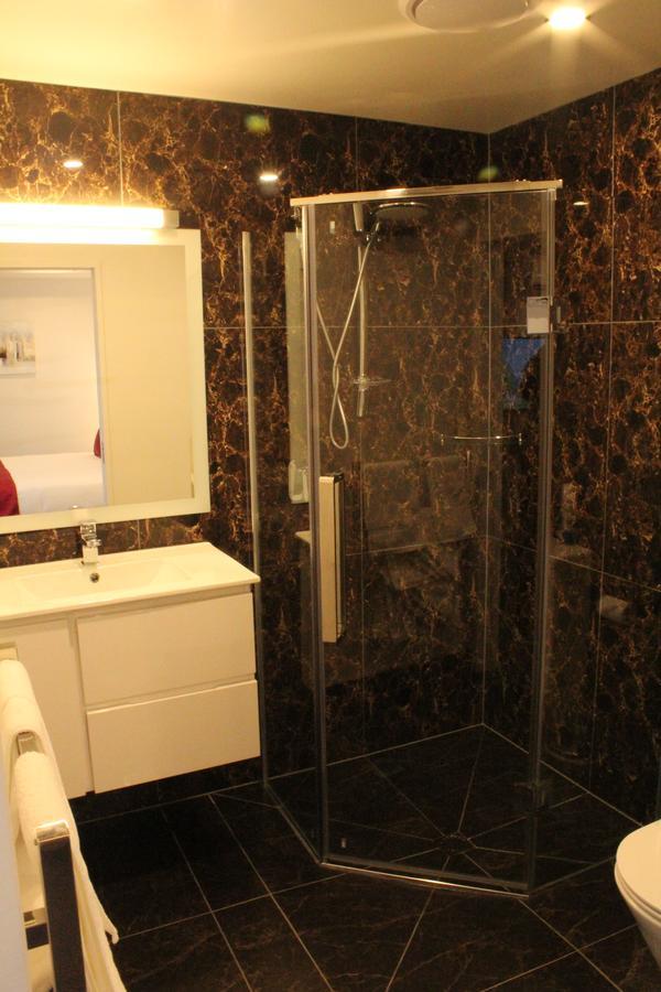 Bealey Plaza Motel Christchurch Exterior foto A shower enclosure