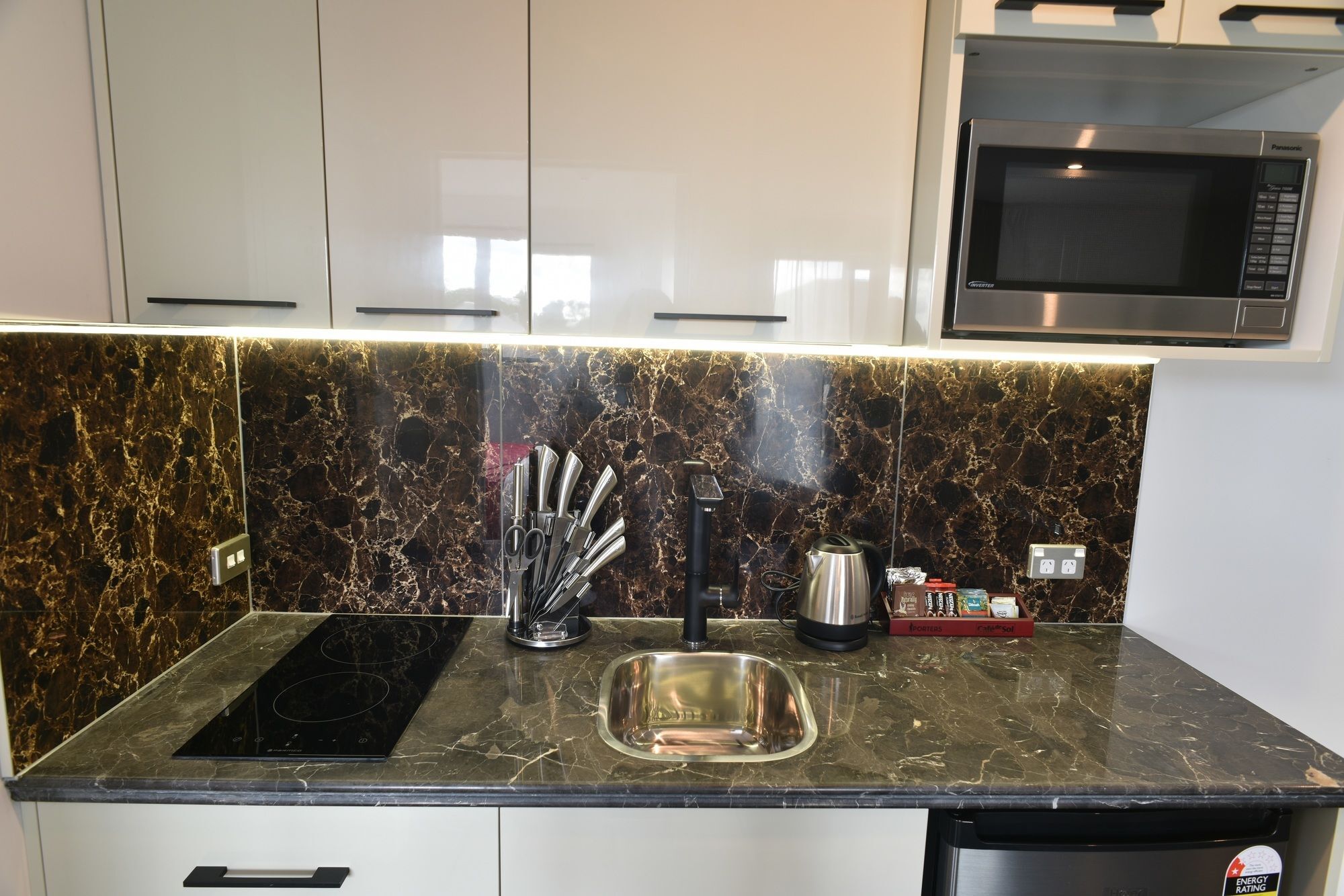 Bealey Plaza Motel Christchurch Exterior foto A kitchen in a serviced apartment